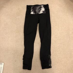 Lululemon size 2 crop waist detail